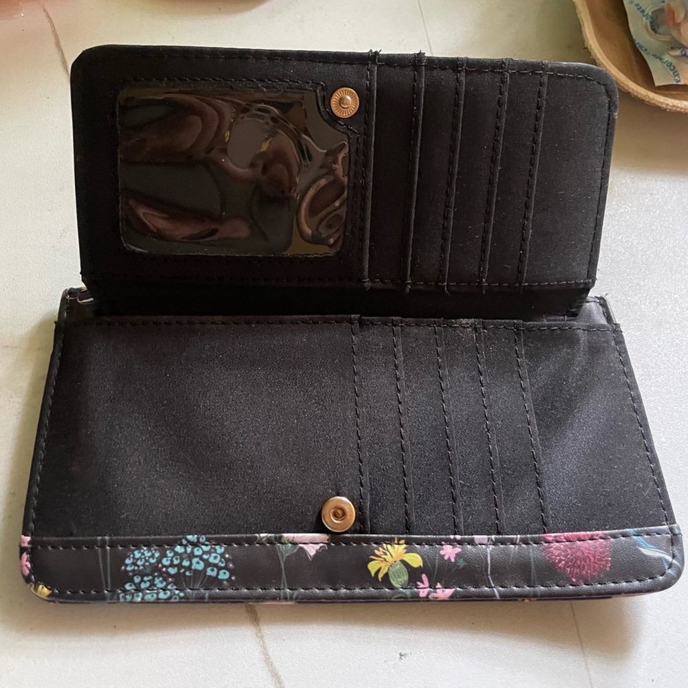 Westside bi-fold black floral wallet - Picture 5 of 5